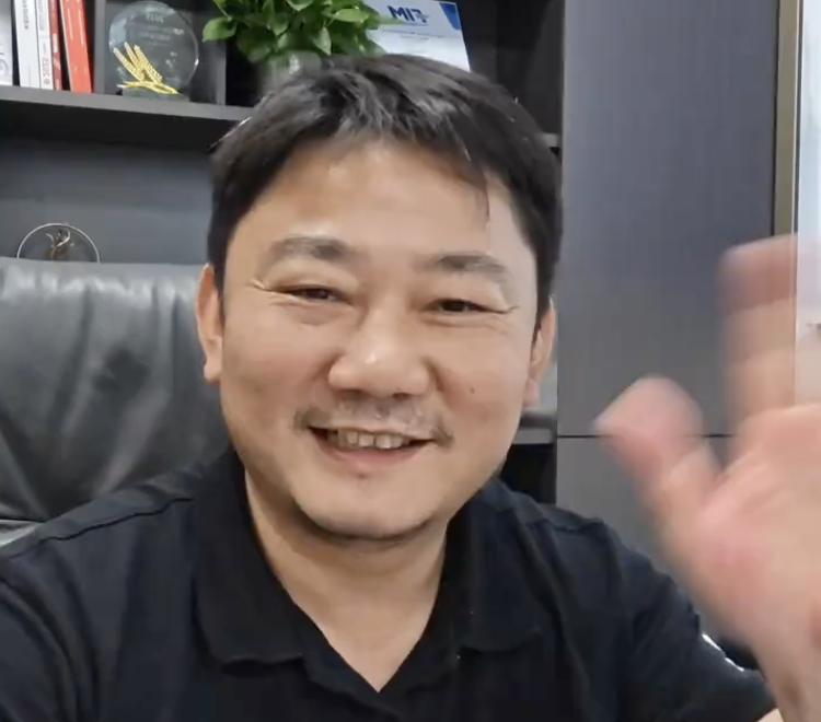 &amp;#65039;B体育官网-惺惺相惜！张雪：喝高了后给东来哥刷3万礼物 之前不信他的自由爱